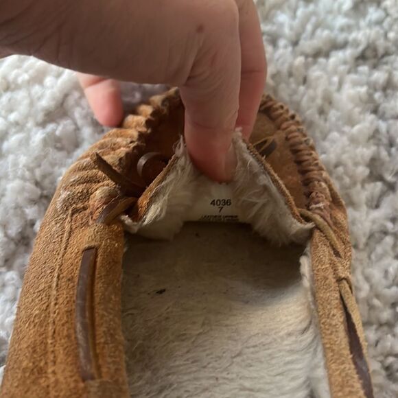 Minnetonka Fuzzy Cozy slippers! - Picture 4 of 4